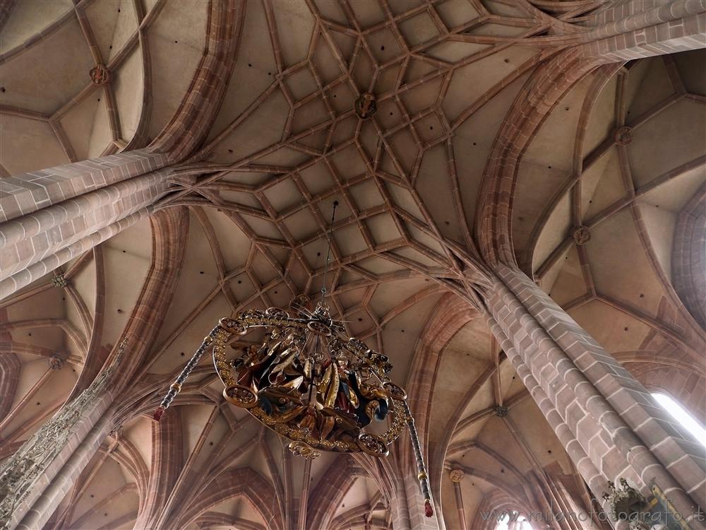 Norimberga (Germania) - Soffitto della Chiesa di San Lorenzo con Saluto Angelico di Veit Stoss